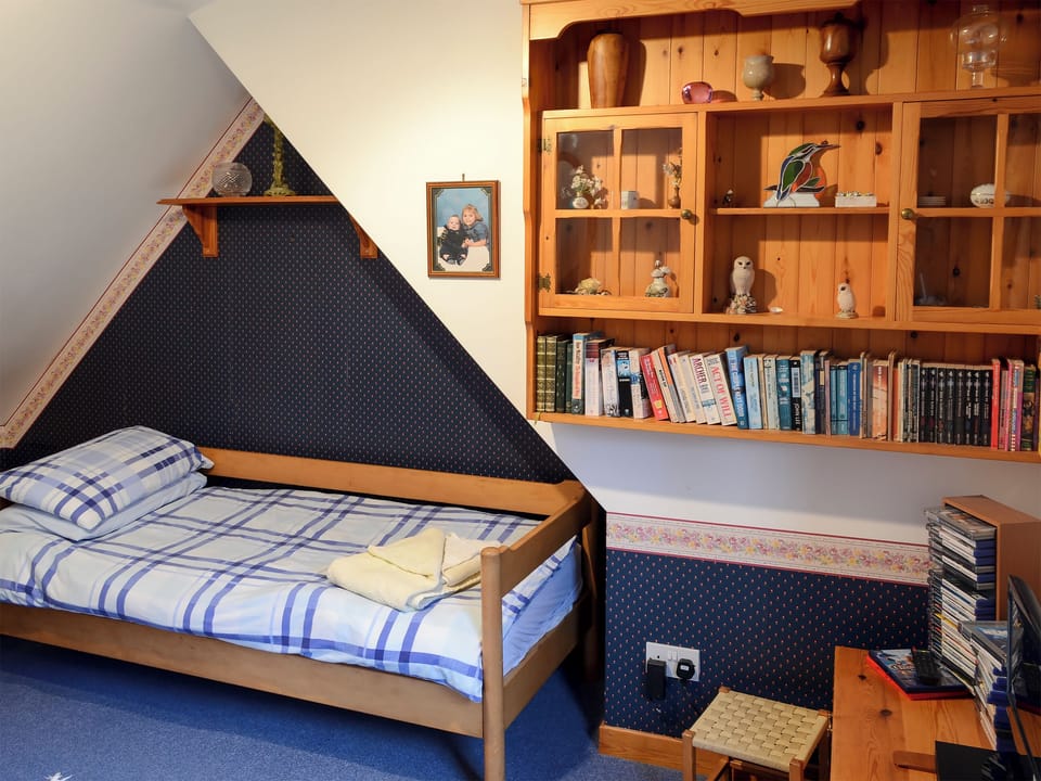 Twin bedroom | Culcharry Cottage, Cawdor, Nairn