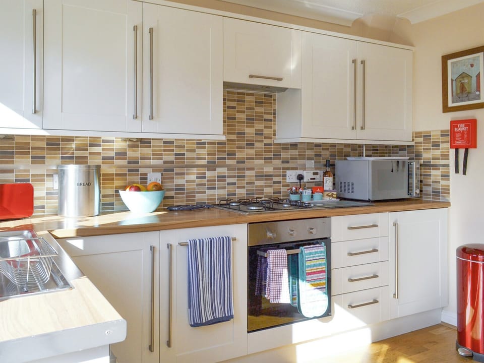 Well-equipped fitted kitchen | Signals Court, Scarborough