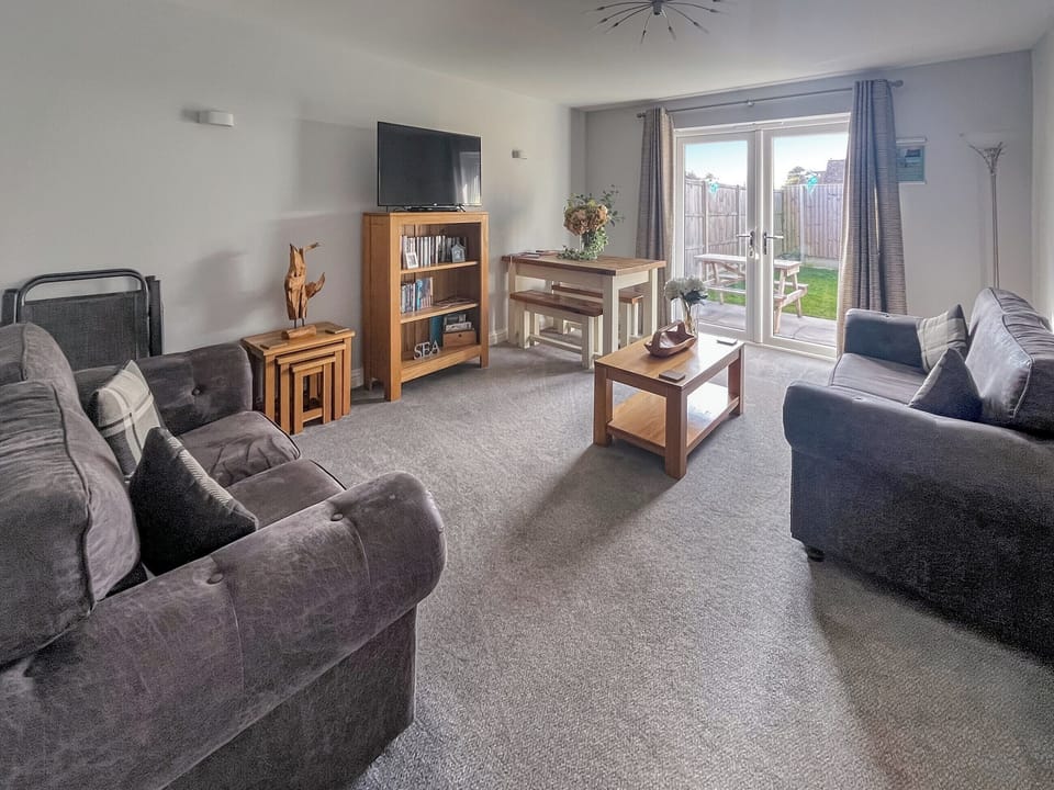Living room/dining room | Drift Wood - Coastal Cottages, Sutton-on-Sea, near Mablethorpe