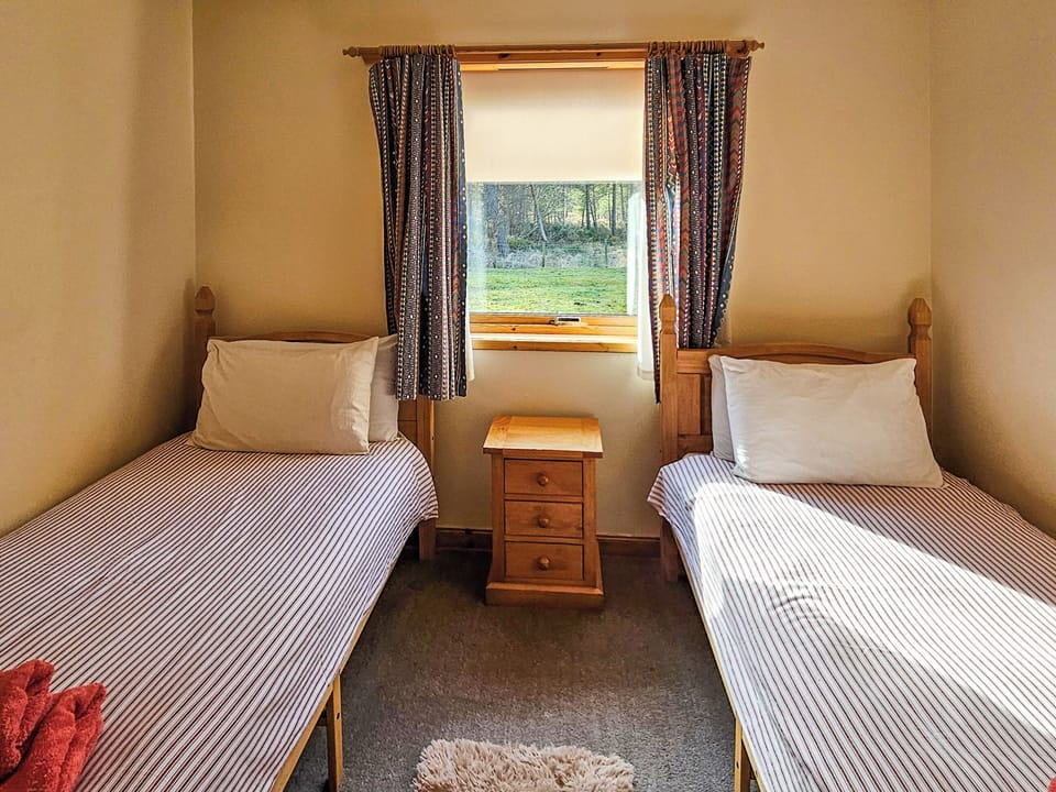 Twin bedroom | Cottertonbeag, Nethy Bridge, near Aviemore