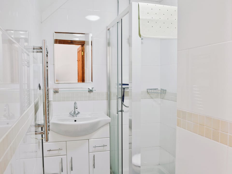 Bathroom | Rose Cottage, Beddingham, nr. Lewes