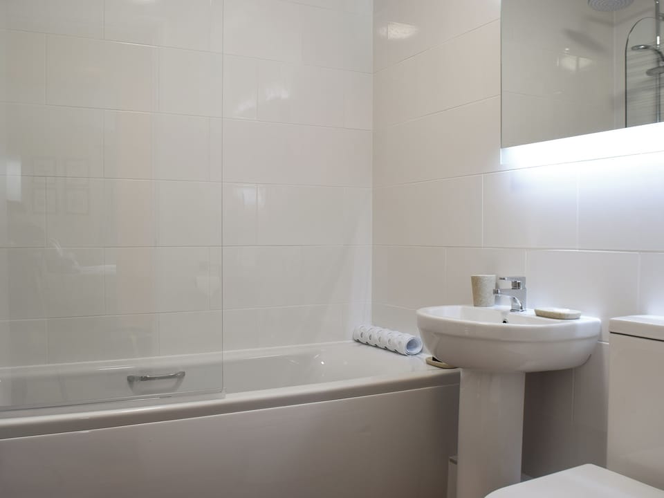 Bathroom | 15 Elm Court - Greta Grove Apartments, Keswick