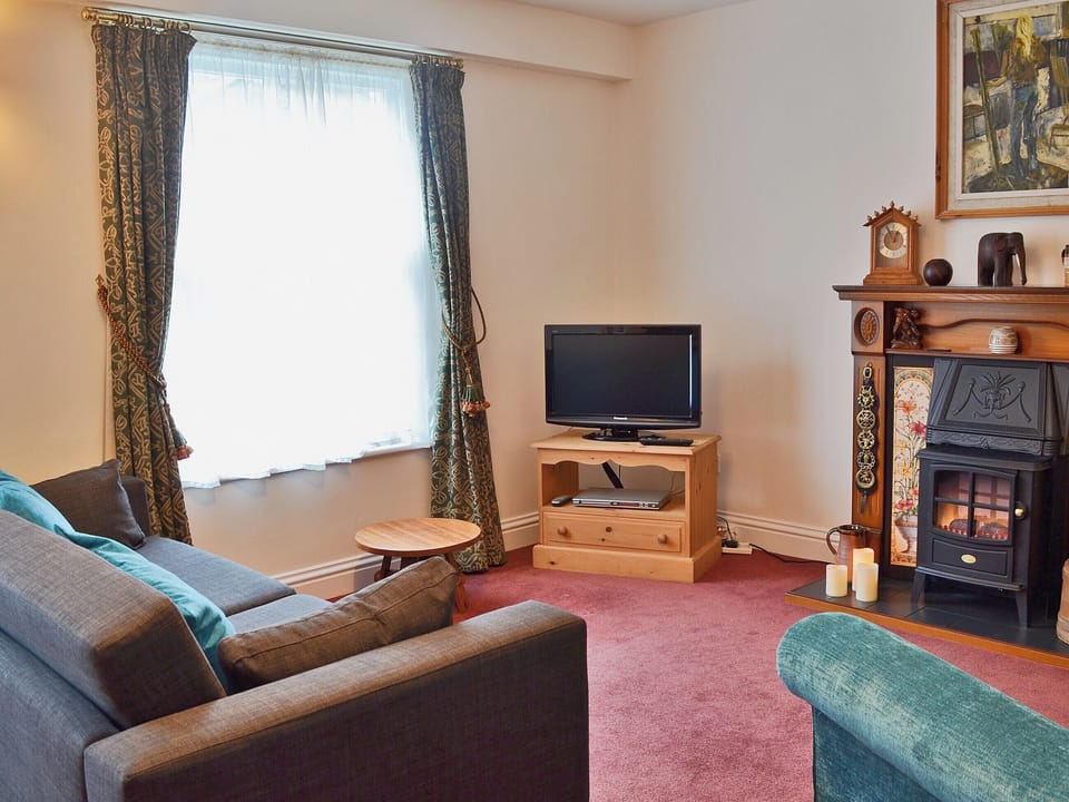 Living room/dining room | Bert&rsquo;s Cottage, Fordingbridge