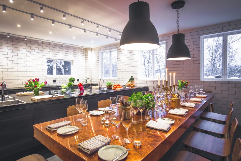 Manor | Private kitchen | Fridge, microwave, oven, stovetop