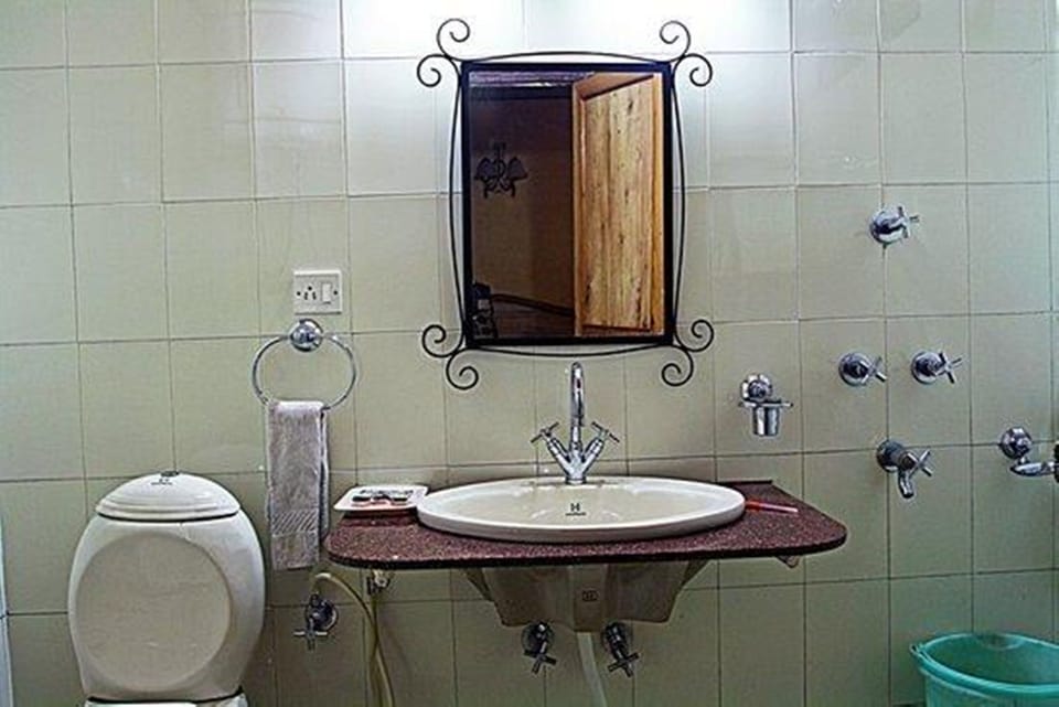 Free toiletries, hair dryer (on request), slippers, bidet