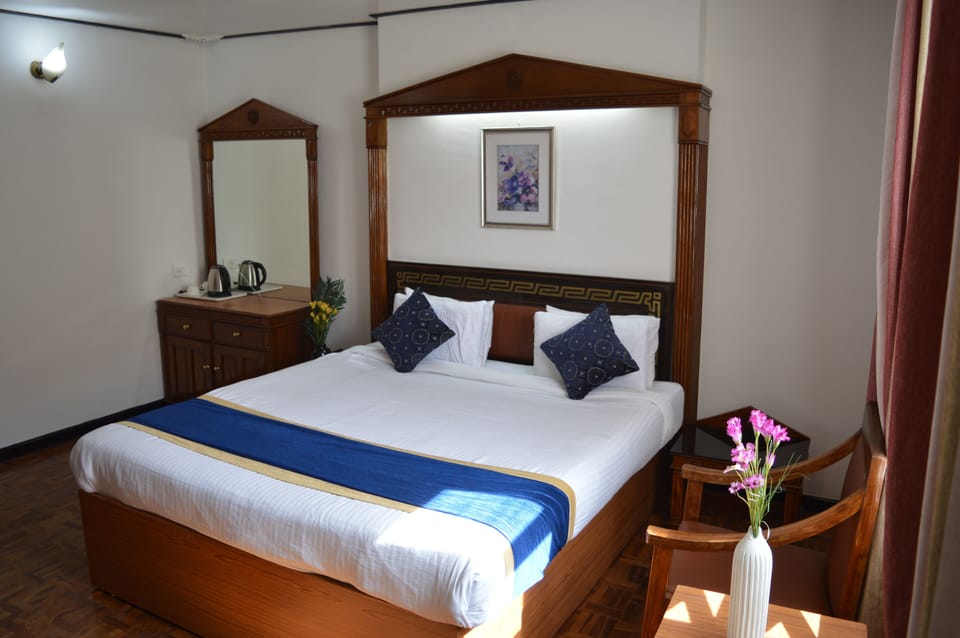Club Room | Laptop workspace, soundproofing, WiFi (free), individually decorated