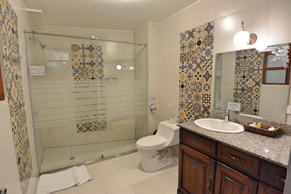 Standard Double or Twin Room, Non Smoking | Bathroom | Rainfall showerhead, free toiletries, hair dryer