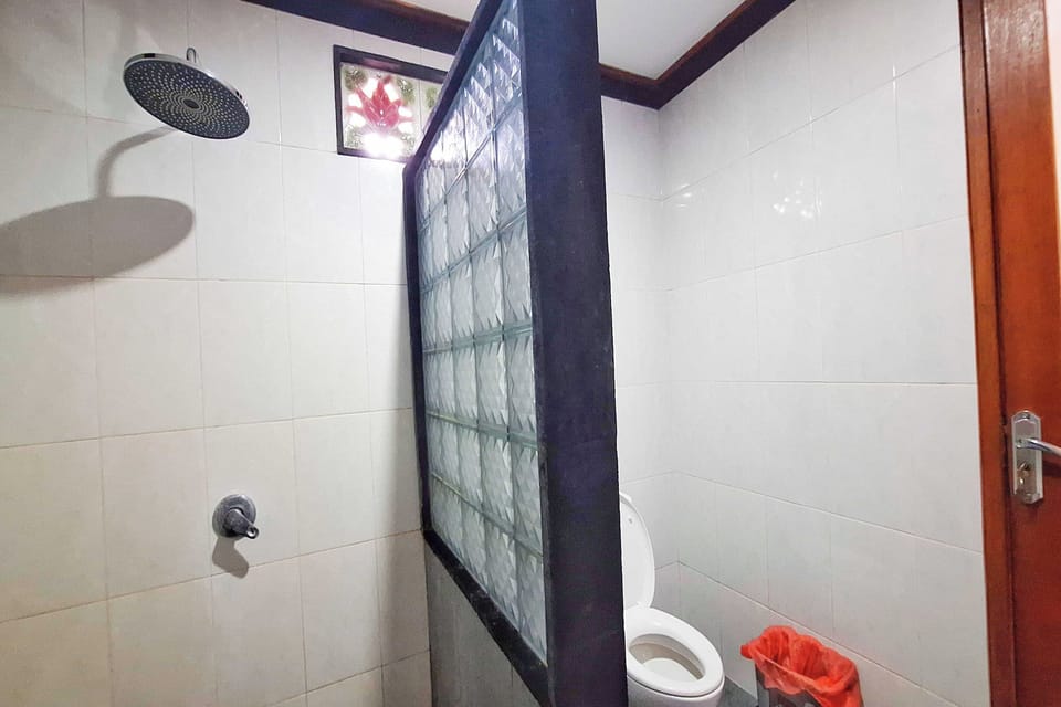 Deluxe Room, 1 Bedroom | Bathroom | Shower, towels