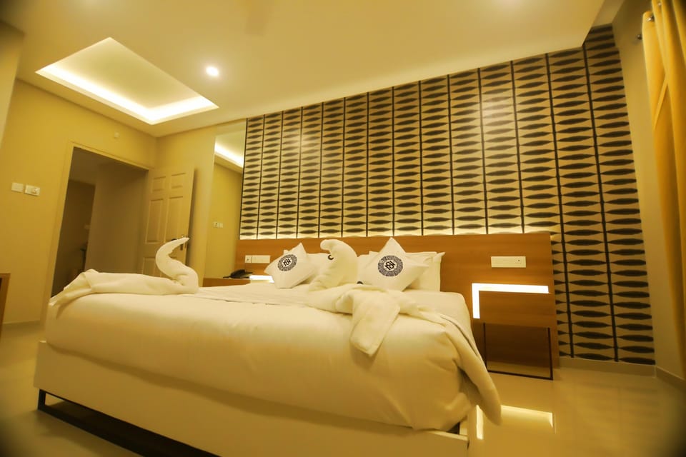 Royal Suite | Premium bedding, in-room safe, iron/ironing board (on request)