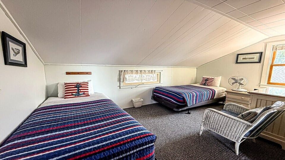 Twin Bedroom