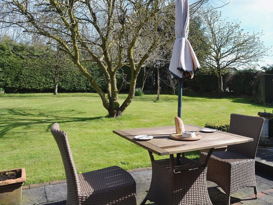 The conveniently placed table and chairs in the garden make an ideal spot for an el fresco meal | The Stables - Canterbury Cottages, Shatterling, near Canterbury 