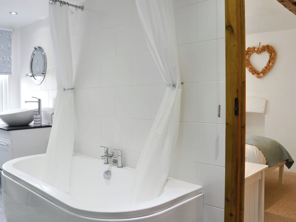 Bathroom | Harbour Hideaway, Ilfracombe