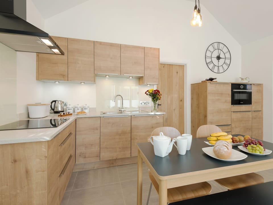 Charming kitchen, dining area | The Old Meeting Hall, King&rsquo;s Somborne, near Winchester