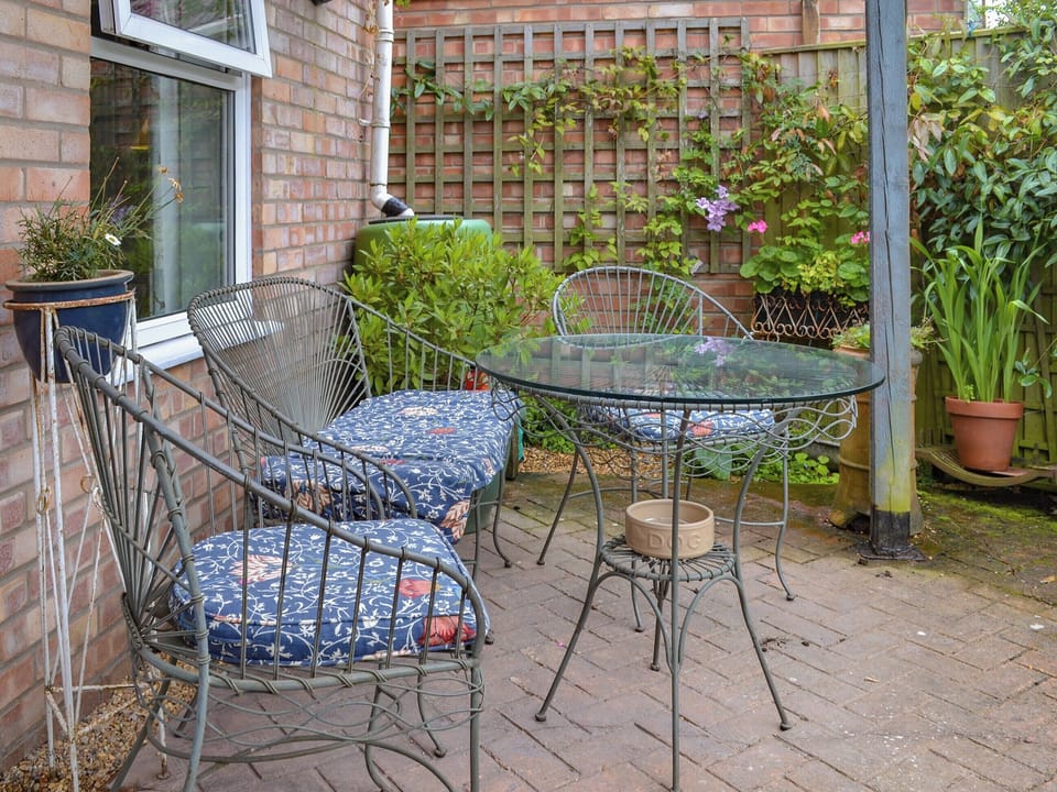 Sitting-out-area | Overland Cottage, Holt