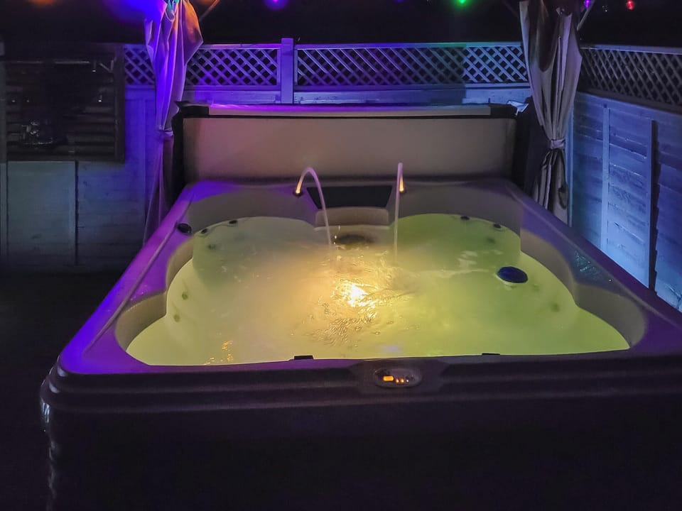 Hot tub | The Smithy, Little Witley, near Worcestershire