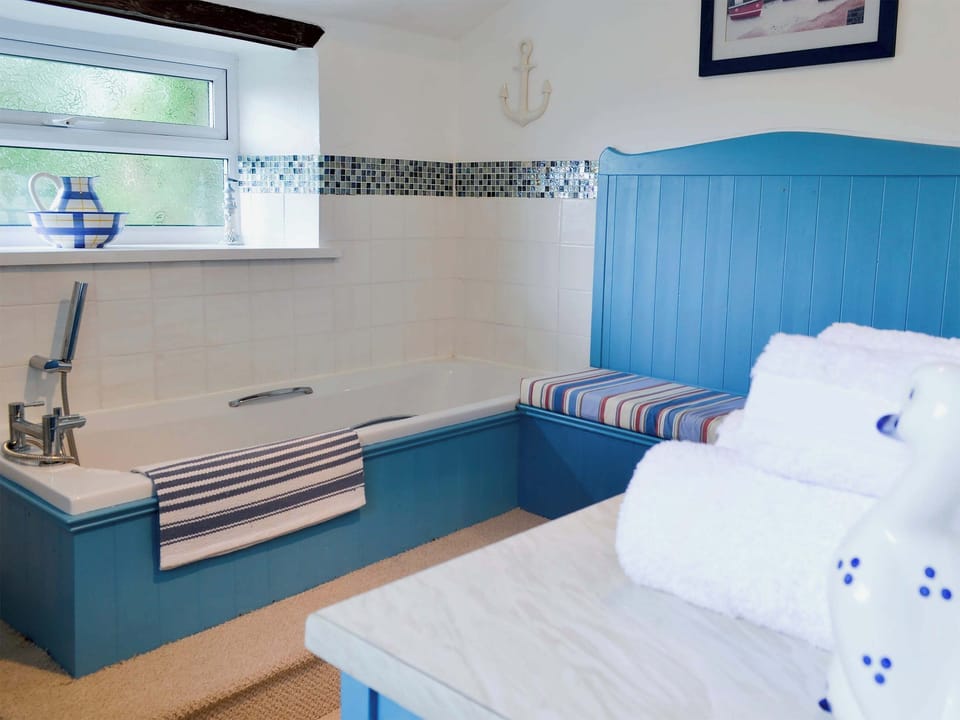 Bathroom | Oak Apple Cottage, Upottery, near Honiton