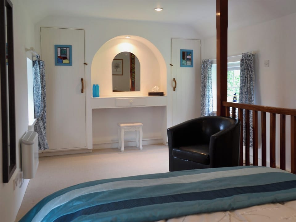 Galleried double bedroom | Oak Apple Cottage, Upottery, near Honiton