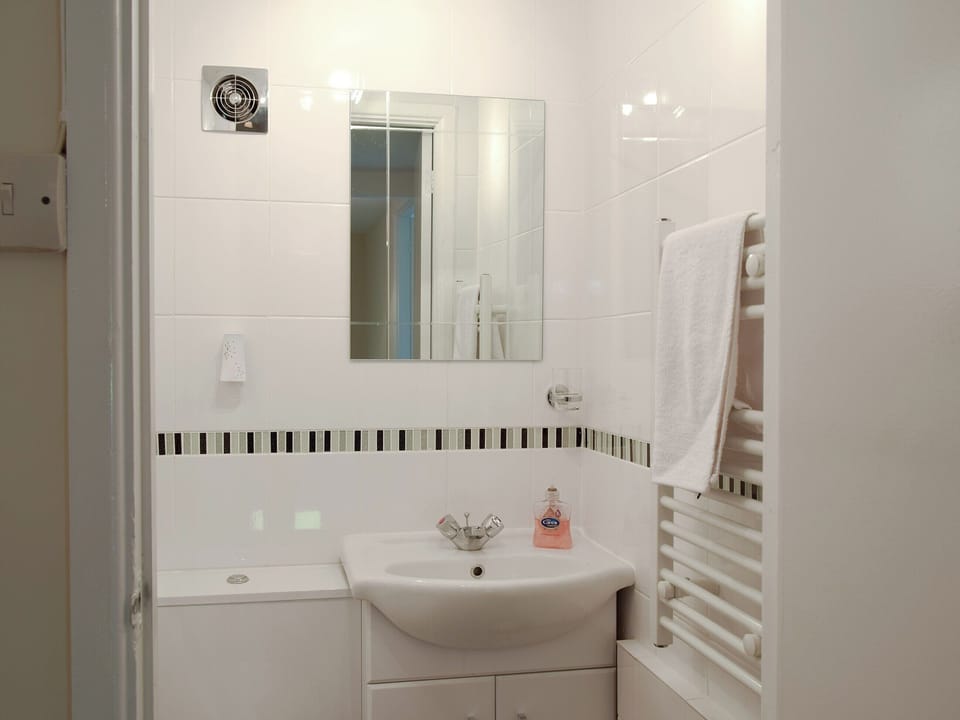 Ground floor toilet | Rose Farm Cottage, Frostenden, near Beccles