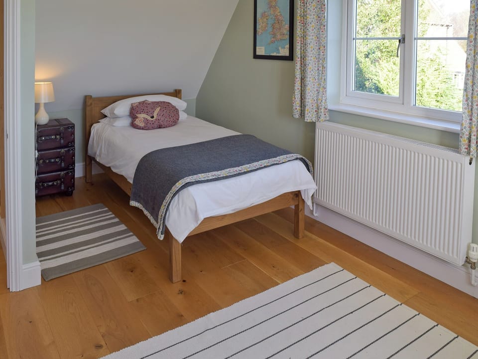 Lake within grounds of property | Granary Cottage, Tattingstone, near Ipswich