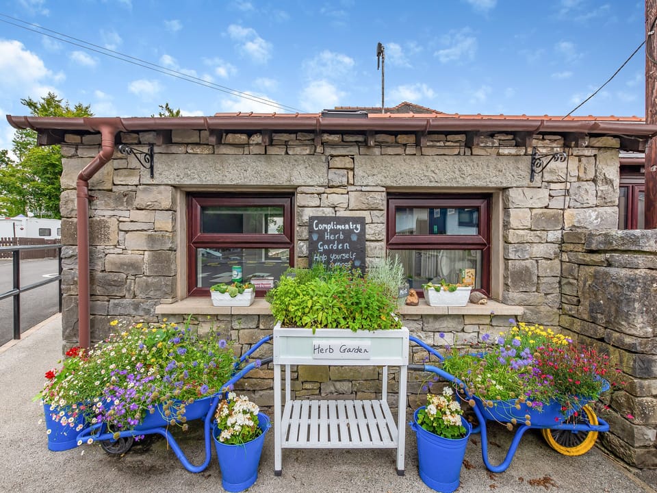 Twin bedroom | Baycliff Apartment - Meathop Fell Caravan Club Apartments and Cottage, Meathop, near Grange-over-Sands