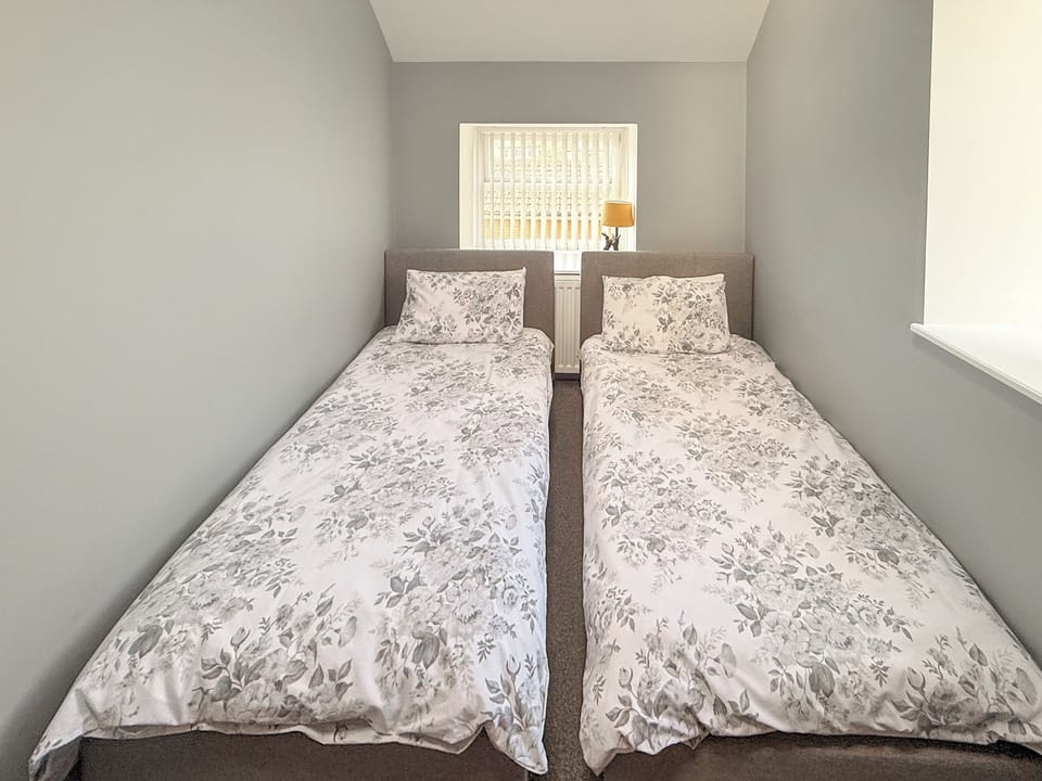 Airy twin bedroom | Roslyn Cottage, Hamsterley, near Wolsingham