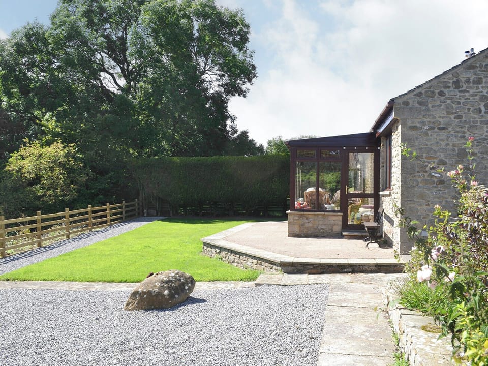 Attractive enclosed garden with patio, garden furniture and BBQ | Ashlea, Barnard Castle