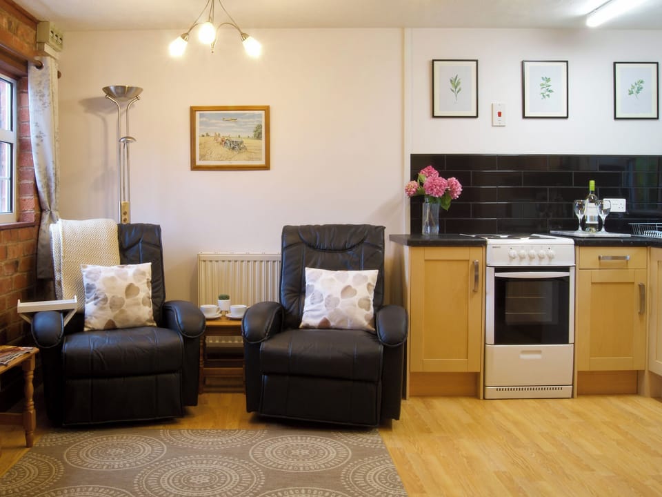 Open plan living space | Dabinett - The Old Kennels Holidays, Ledbury