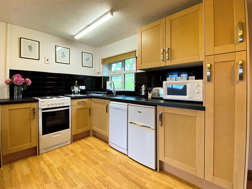 Kitchen | Dabinett - The Old Kennels Holidays, Ledbury
