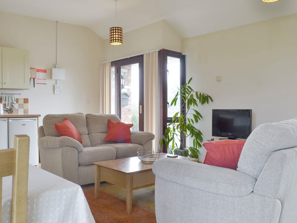 En-suite facilities | Bramley Cottage - Yellow Hayes Farm Cottages, Lympsham, near Weston-super-Mare