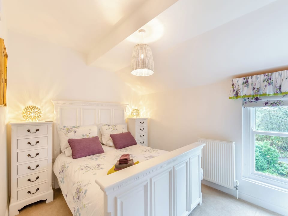 Relaxing bedrom with kingsize bed and en-suite | Meresyke Farm - Adair Cottage - Mere Syke Farm, Wigglesworth, near Settle