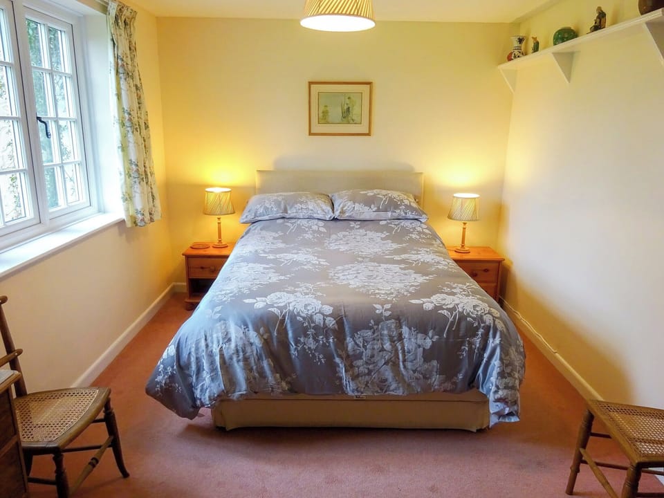 Relaxing double bedroom<br /> | Burrow Farm Garden Retreat - Valley View - Burrow Farm Gardens Retreat, Dalwood, near Axminster