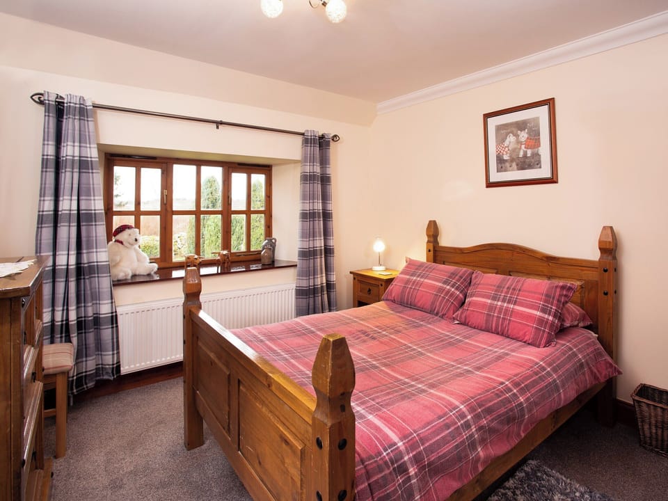 Double bedroom | Craigellachie Cottage, Wester Galcantray, near Cawdor