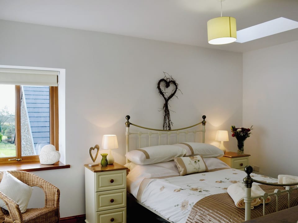 Double bedroom | Hendrelas Farm - Ty&rsquo;r Tarw, Rhos, nr. Pontardawe