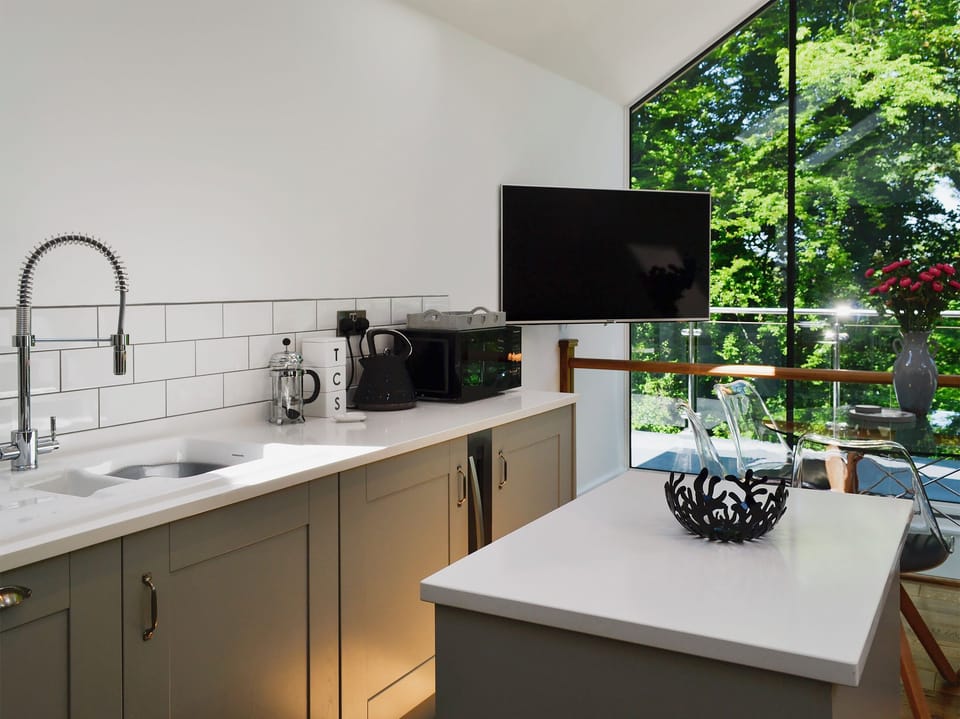 Delightful kitchen with island | Hidden Gem, Berrynarbor, near Ilfracombe