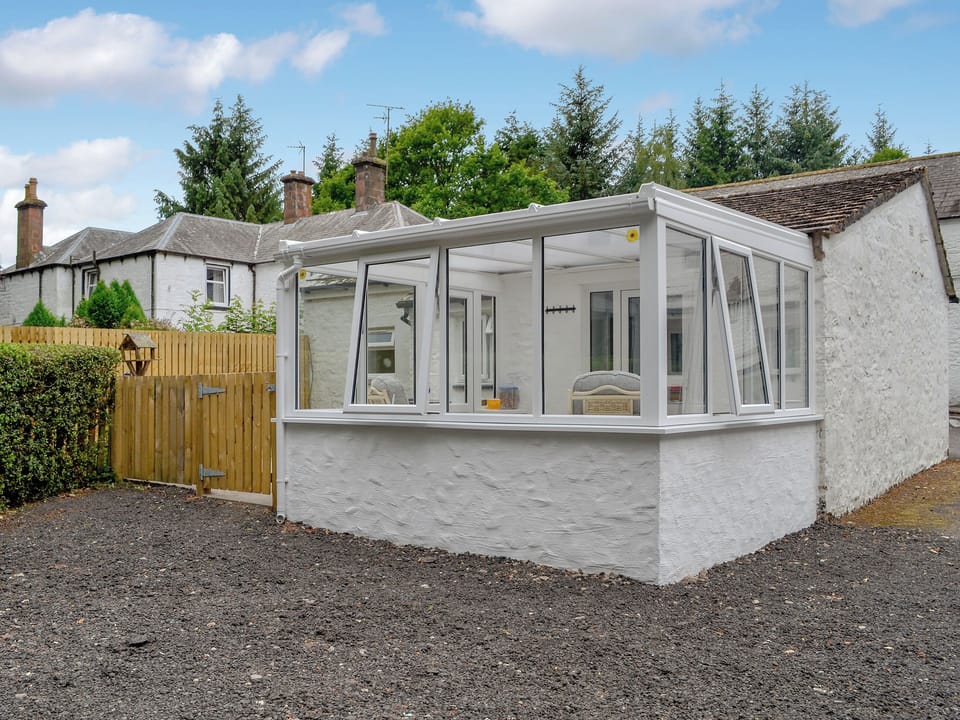 Single storey whitewashed Scottish holiday cottage | Barnhill Bothy, Moffat