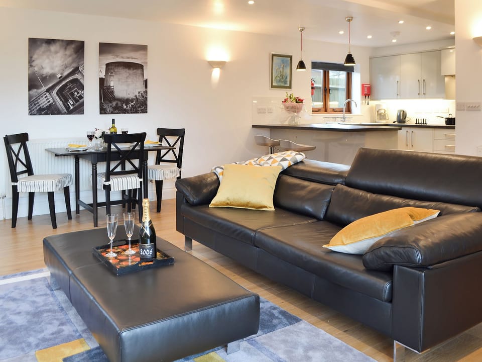 Comfortable leather furniture | Windmill Barn, Windmill Hill, near Hailsham