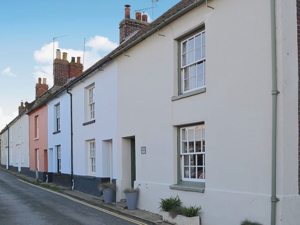 Traditional brick and flint terraced cottage | Sea Breeze, Blakeney