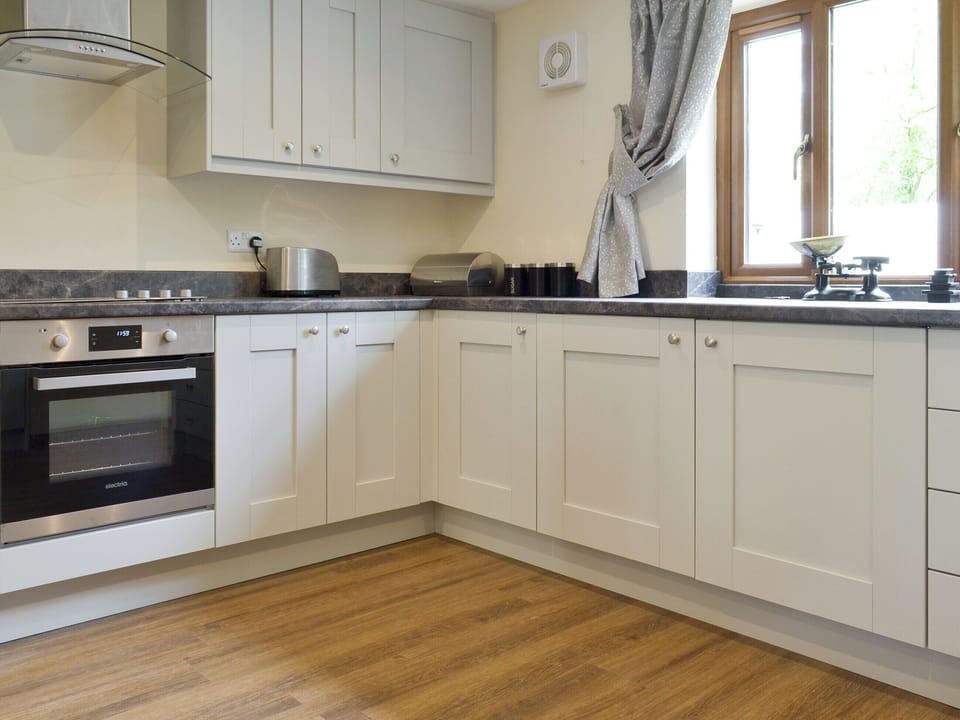 Well-equipped fitted kitchen | The Lodge, Wedmore, near Cheddar