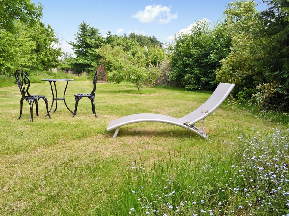 Garden with seating | The Hideaway - The Wheelwrights Post, Burgate, near Fordingbridge