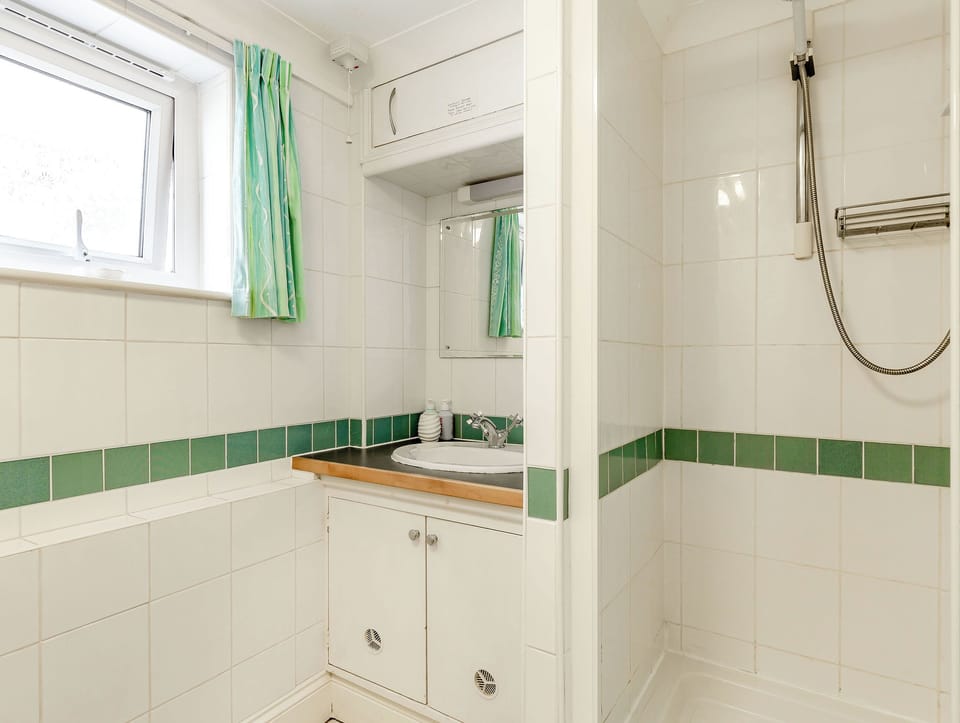 Small ensuite bathroom with shower | Studio Sea Urchin, Carbis Bay, near St Ives