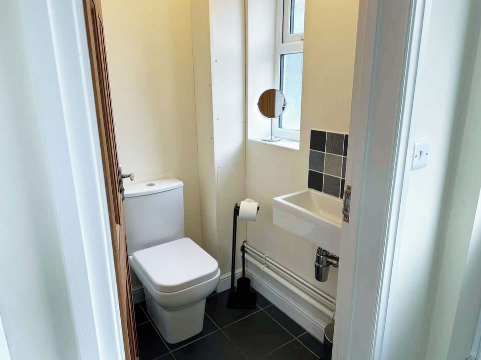 Bathroom | Acorn Cottage, Kingsland, near Leominster