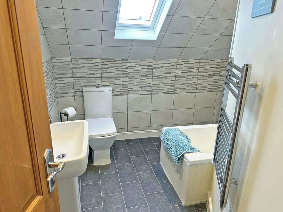 Bathroom | Acorn Cottage, Kingsland, near Leominster