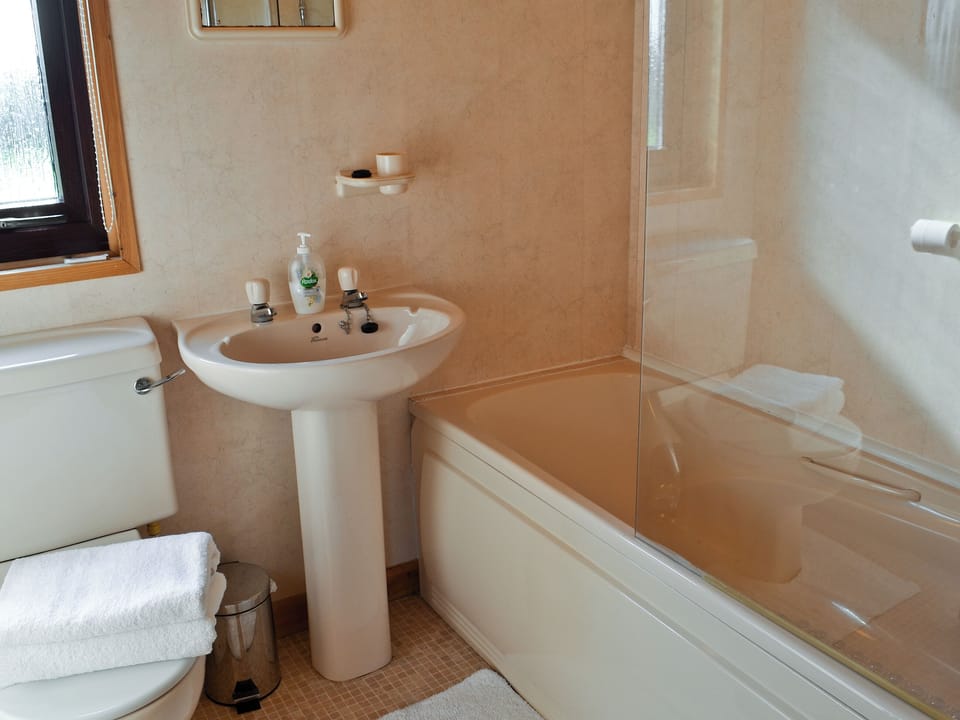 Bathroom | Lodge 46, Woolsery, near Bideford