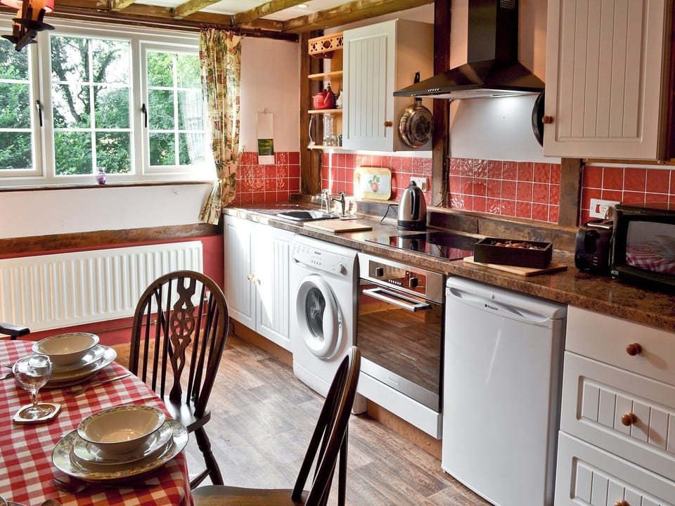 Kitchen/diner | Henley Bridge Holiday Cottage, Ashburnham, nr. Battle