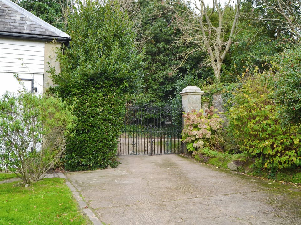 Attractive garden area | Westgate Cottage, St Lawrence, near Ventnor