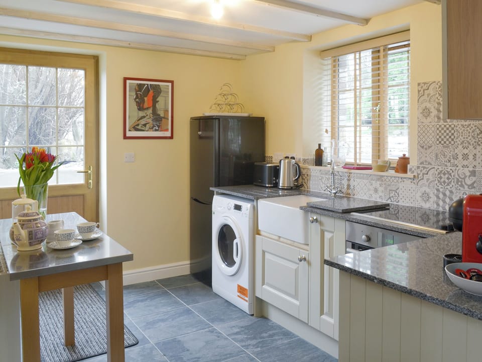 Fully appointed kitchen | The Old Sawmill @ Sunnyside, Trevelmond, near Liskeard