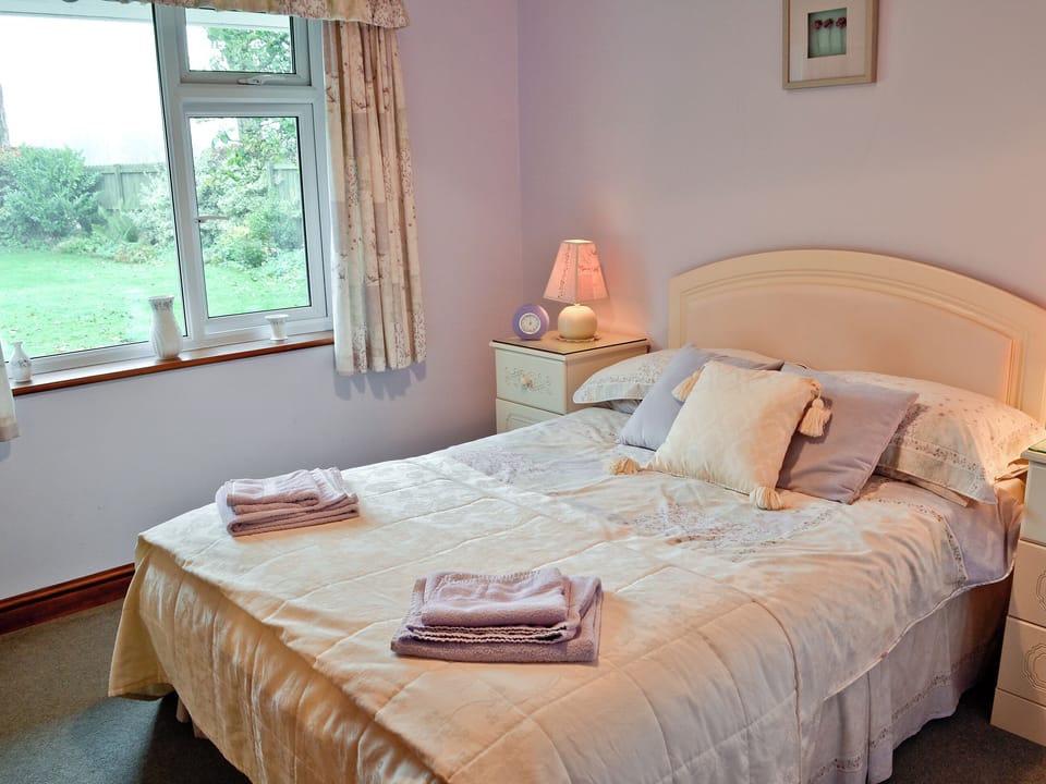 Double bedroom | Cleeve Cottages - South Cleeve Bungalow, Churchinford, nr. Taunton