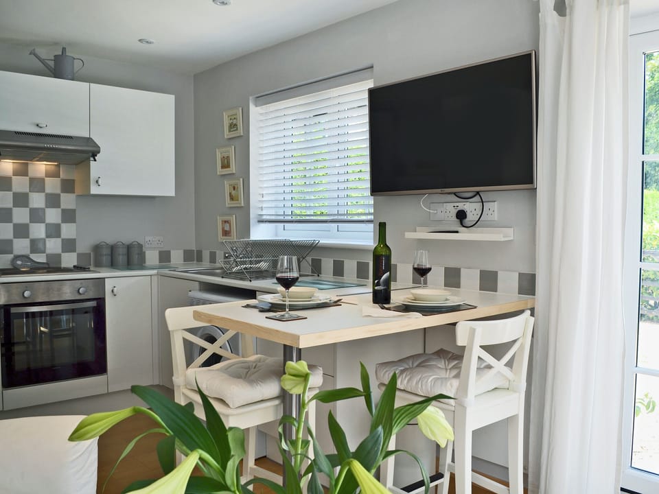 Tastefully modernised kitchen area with breakfast bar | Petit Knowle - Knowle Lodge, Cuckfield, near Haywards Heath