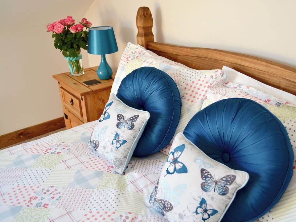 Comfy double bedroom | Tamarisk - Netherton Farm, Hartland, near Bideford