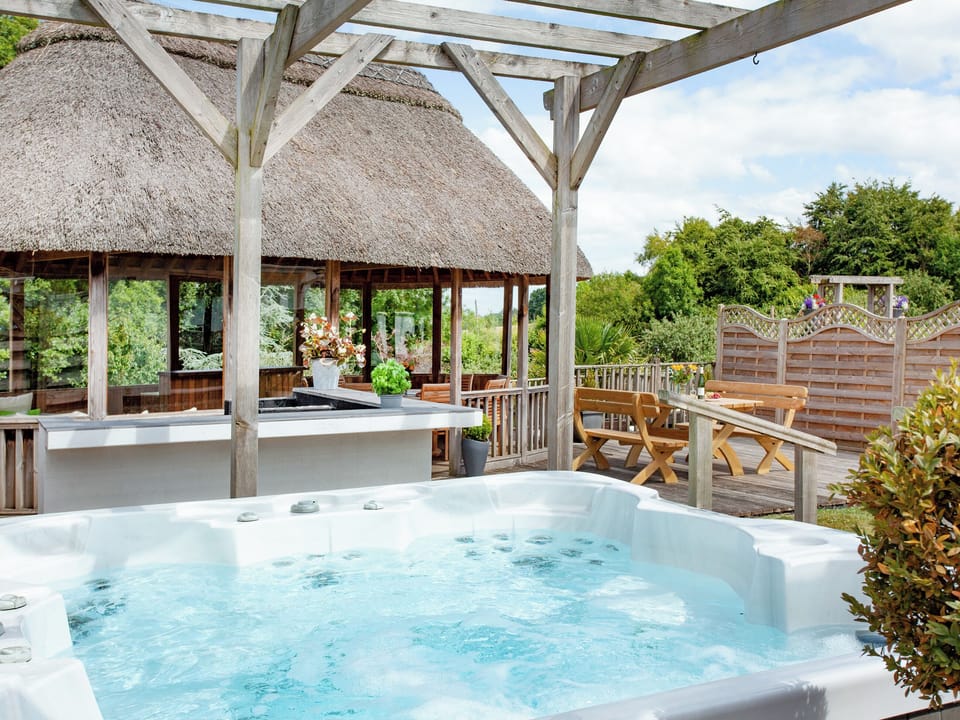 Hot tub | Sundance - Horselake Farm Cottages, Cheriton Bishop